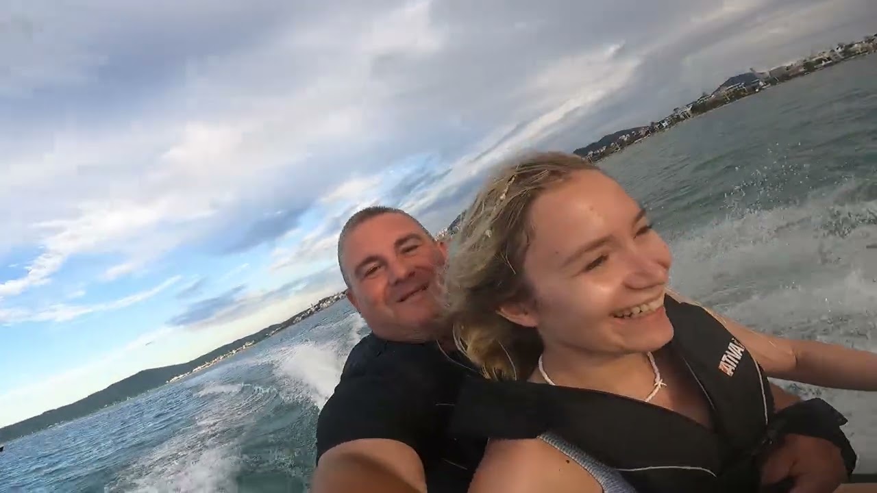 Primeras vueltas en moto de agua Cande 🧡