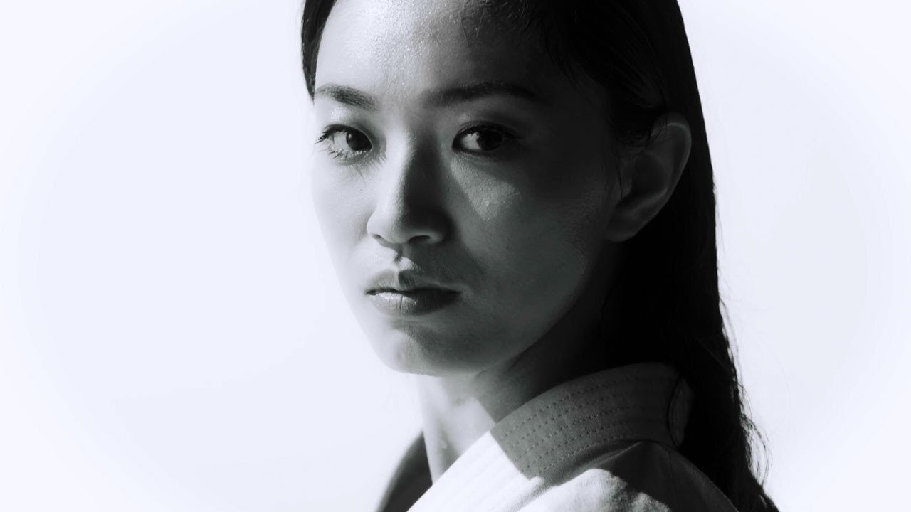 “美人すぎる空手家”宇佐美里香、華麗な形（かた）披露　ホクトCM「菌はチカラ」篇