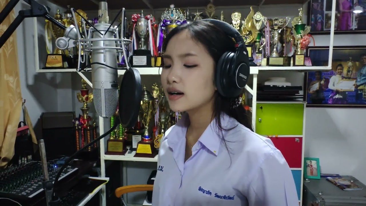 คอยพี่ที่พิษณุโลก​ พิชญา​ ธิดาลูกทุ่ง​(ยู่อี่) (cover)