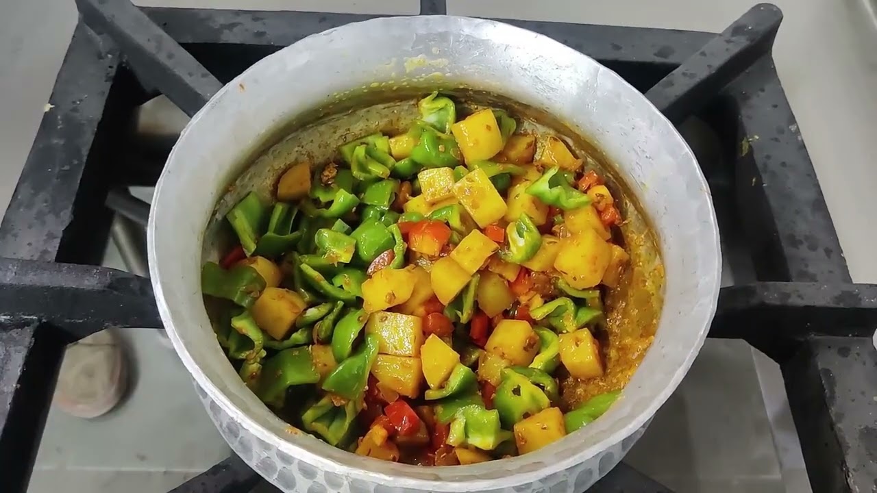 Aloo Capsicum Recipe | आलू शिमला मिर्च की टेस्टी सब्ज़ी | Shimla Mirch Aur Aloo Ki Tasti Sabji