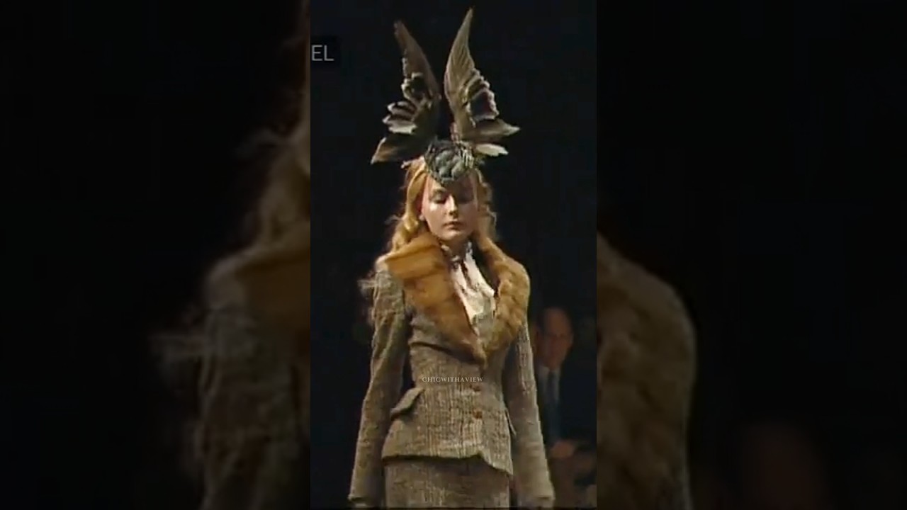 Snejana Onopka for Alexander McQueen🔥!!  #fashion #runway #snejana