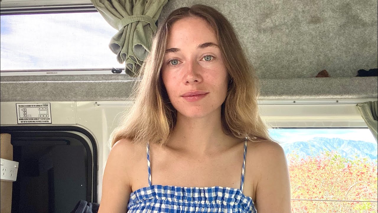 MY MINIMALIST BEAUTY ROUTINE (while travelling)