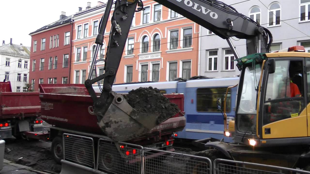 Volvo EW140C Wheel Excavator Digging & Loading Scania R560