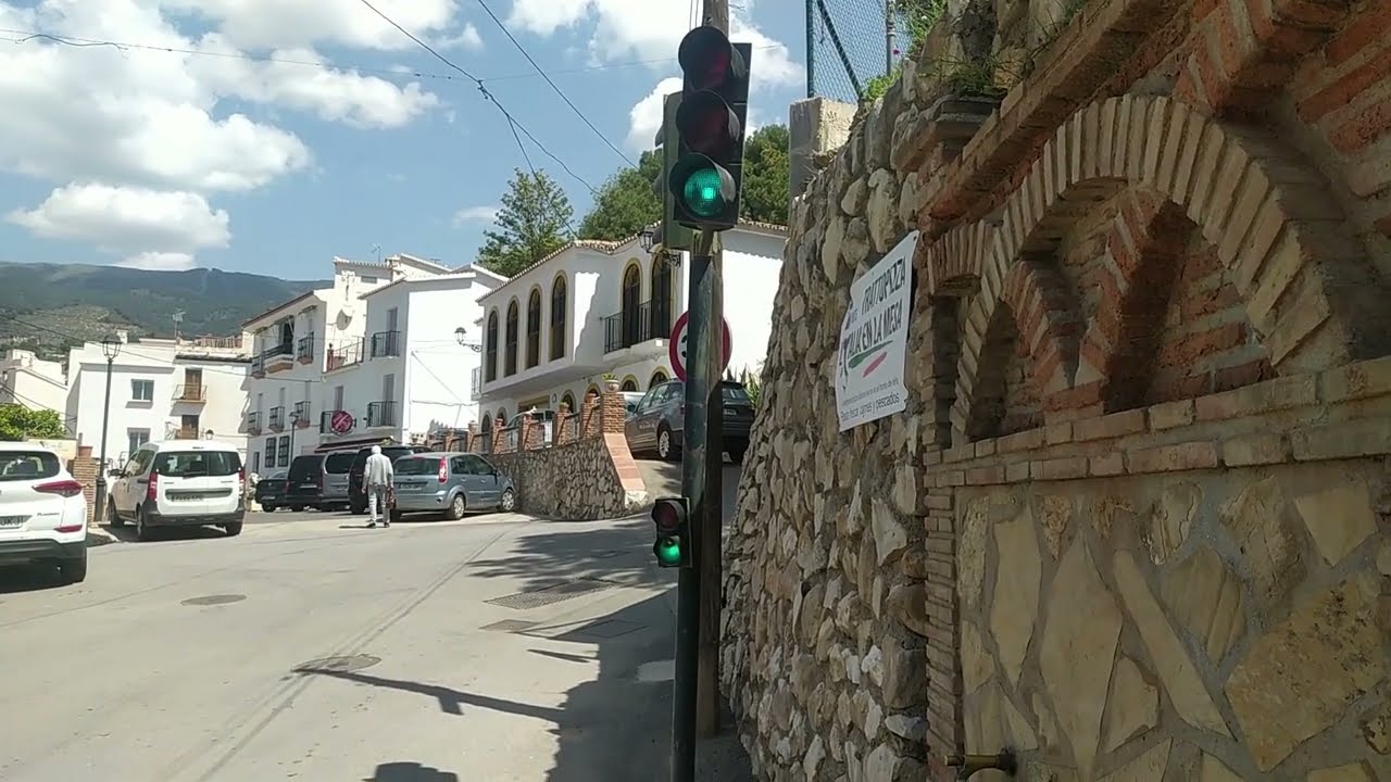 Traffic light in Axarquía (Málaga)/Semáforo en Axarquía (Málaga) - Archéz, Spain