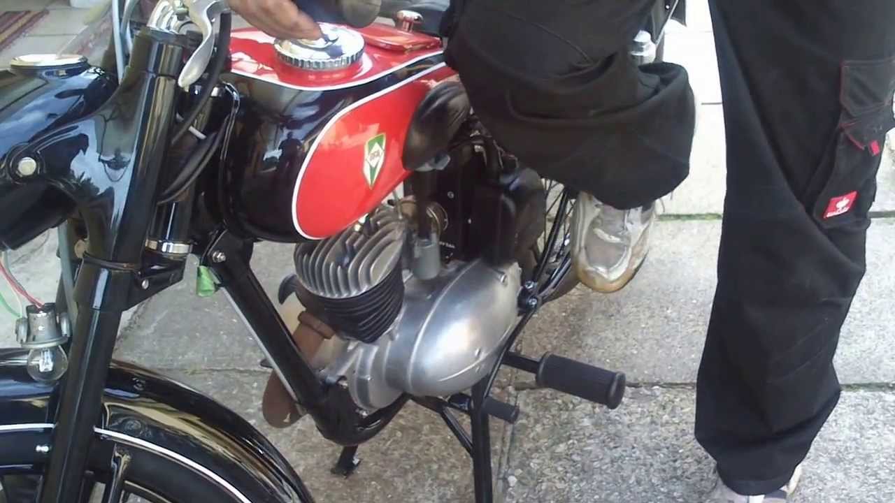 Motorrad Reichstyp IFA (RT) 125/0 zum Leben wieder erweckt