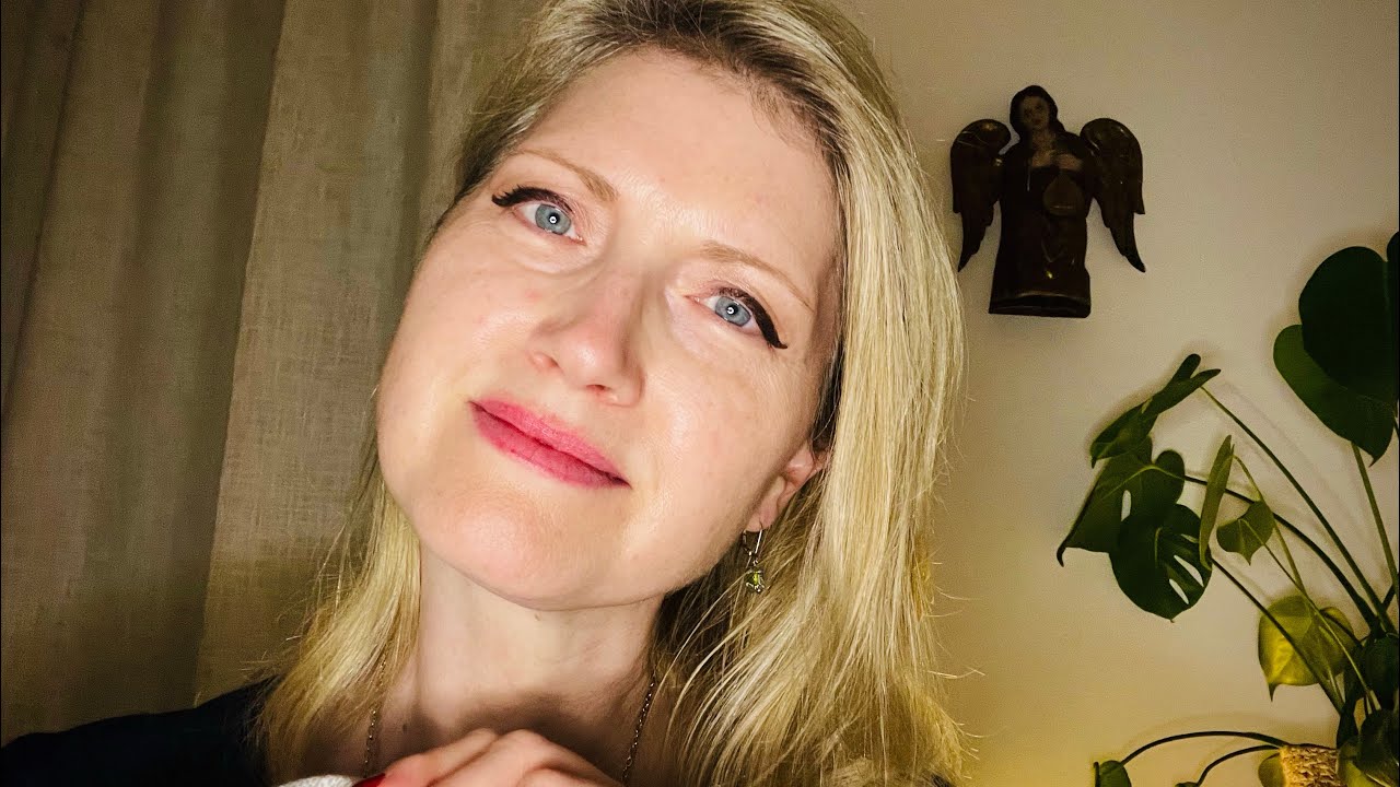 ASMR Your Favorite Aunt Tucks You In😴💙😴🍰🤗