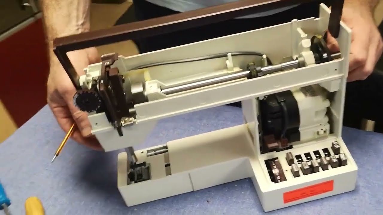 Demontage der Nähmaschine für Ersatzteile, разборка швейной машины Pfaff tipmatic 1013 на запчасти