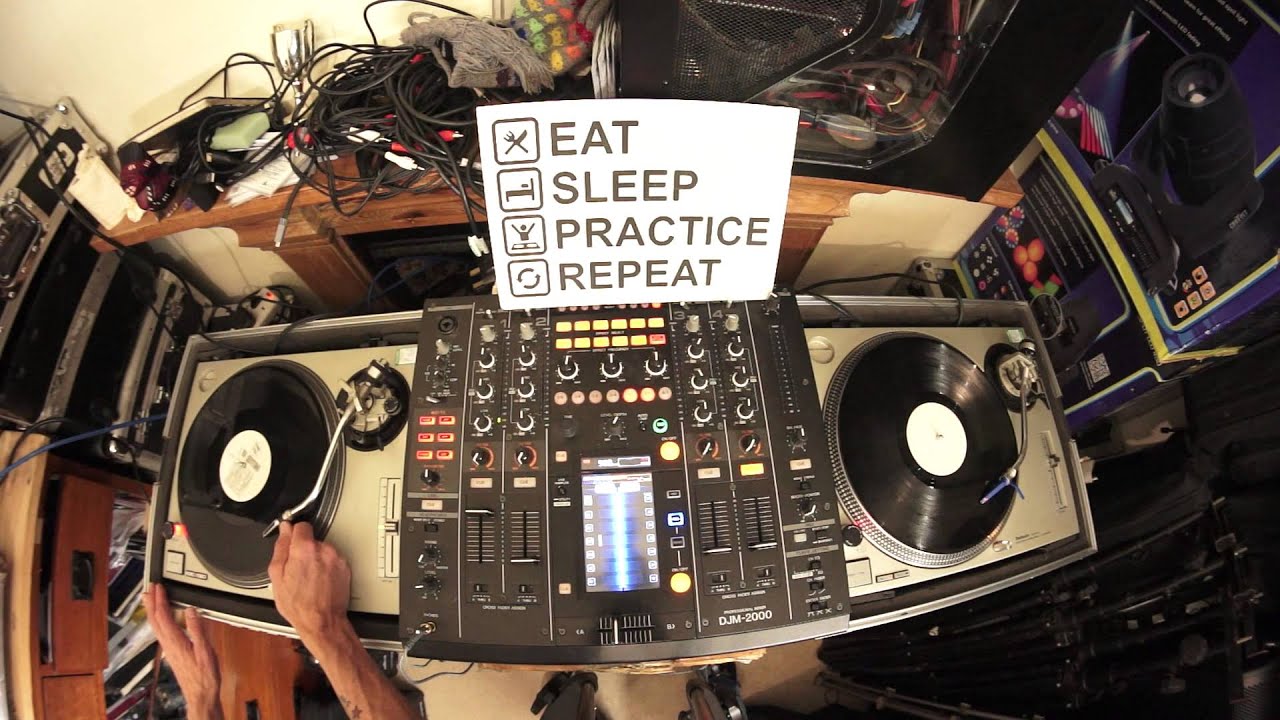 DJ LESSON ON MIXING WITH VINYL AND USING THE EQ BY ELLASKISN THE DJ TUTOR