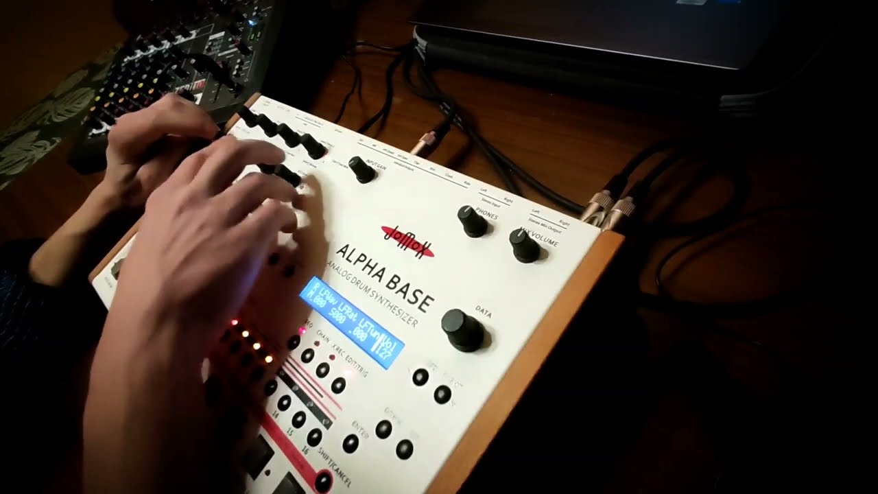 Ambient techno session (raw Jomox Alpha Base)
