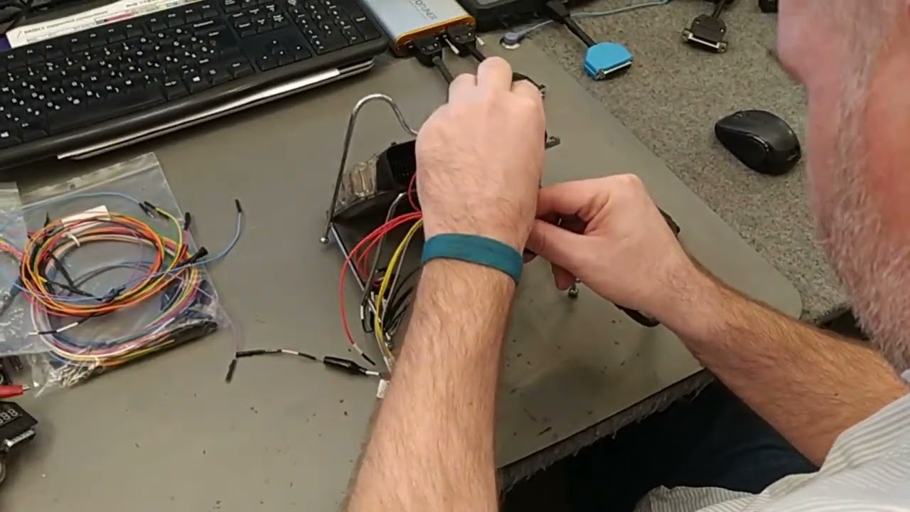 Chiptuning alapok - Becnh-mód: a vezérlőegység asztali bekötése, eszközök, technikák, érdekességek