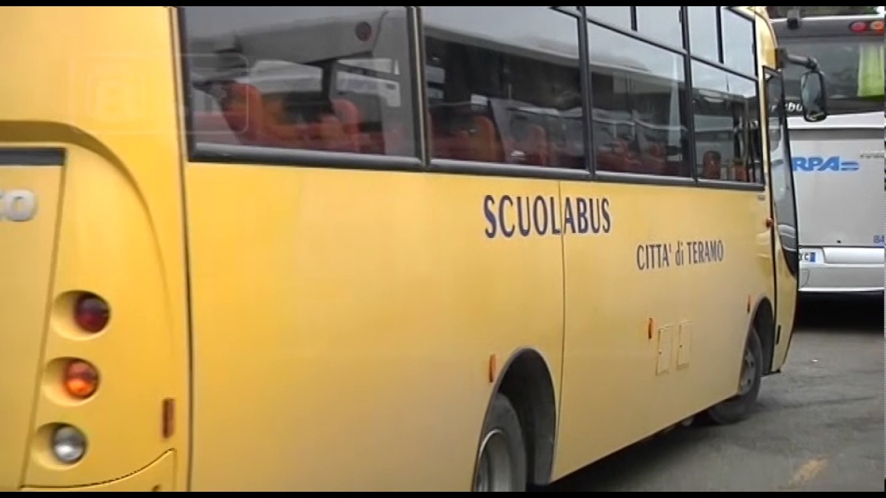 Teramo - Scuolabus, bimbi “morosi” lasciati a piedi