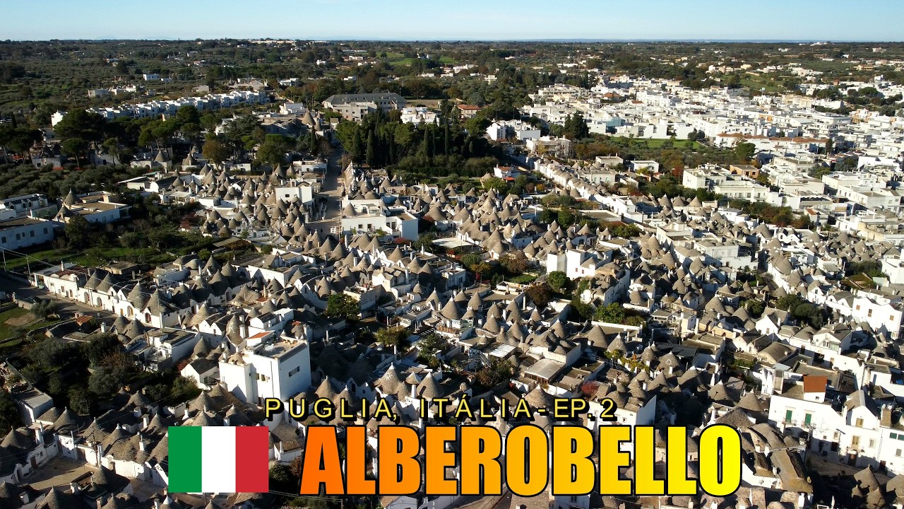 Alberobello, a cidade dos trulli. Região da Puglia, Itália - Voo de drone 4K - 12/11/2025.