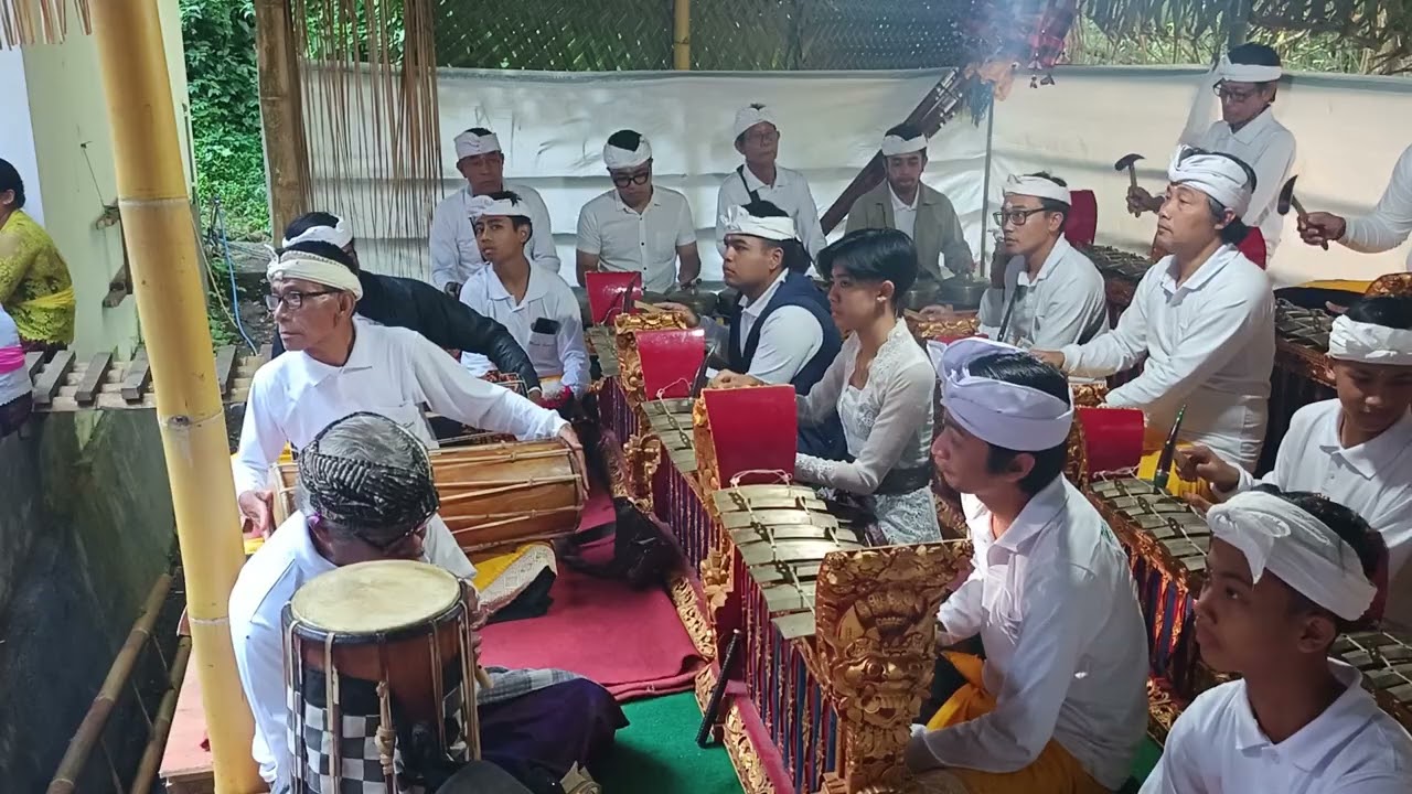 Angklung semarpegulungan Desa Munduk