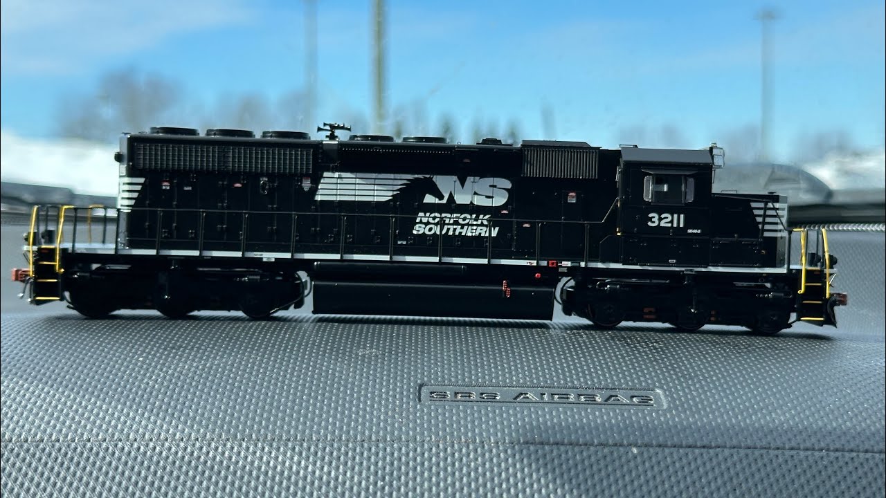 Review: scale trains run 7 sd40-2 w/loksound