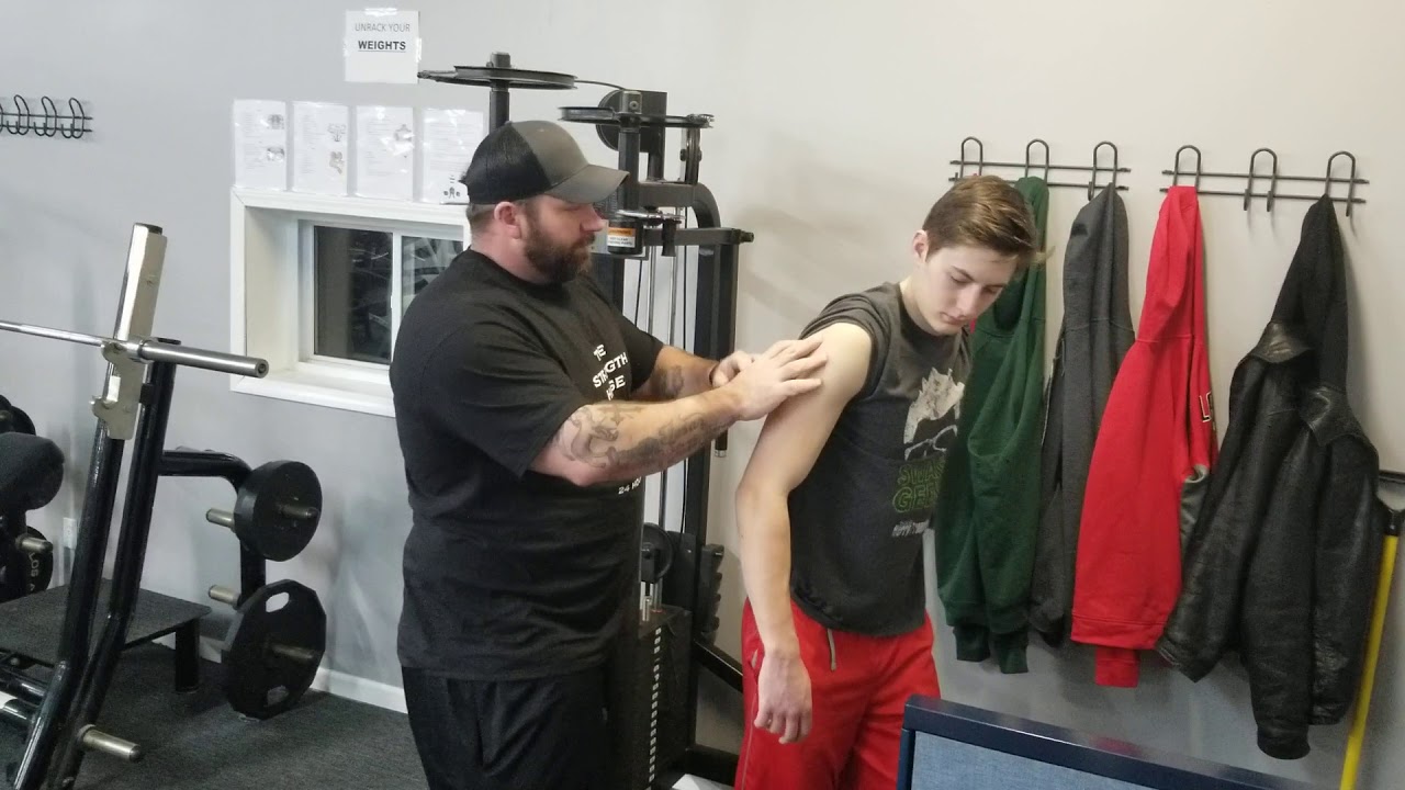 How to use the Life Fitness rear delt/ Chest fly machine