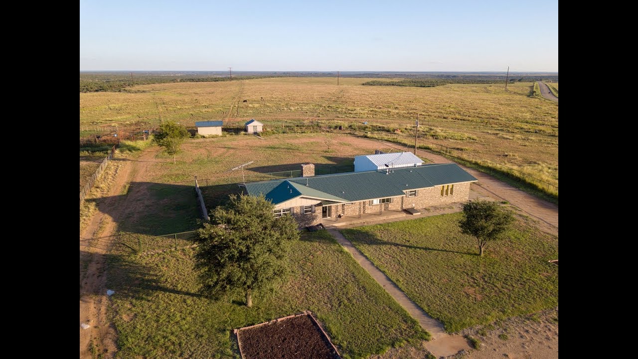Hilltop House - Country Living