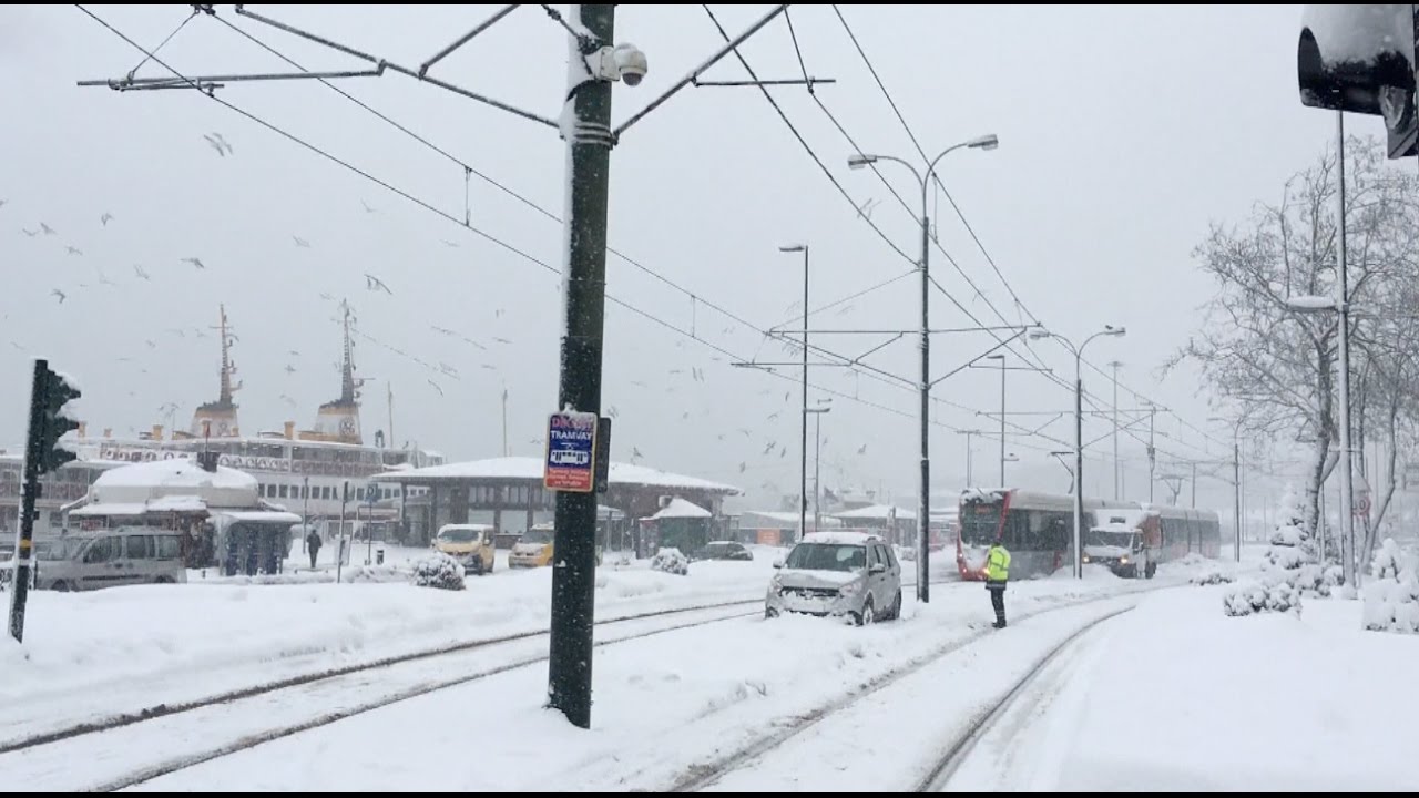 Heavy Snow, Fog Halts Transportation in Istanbul