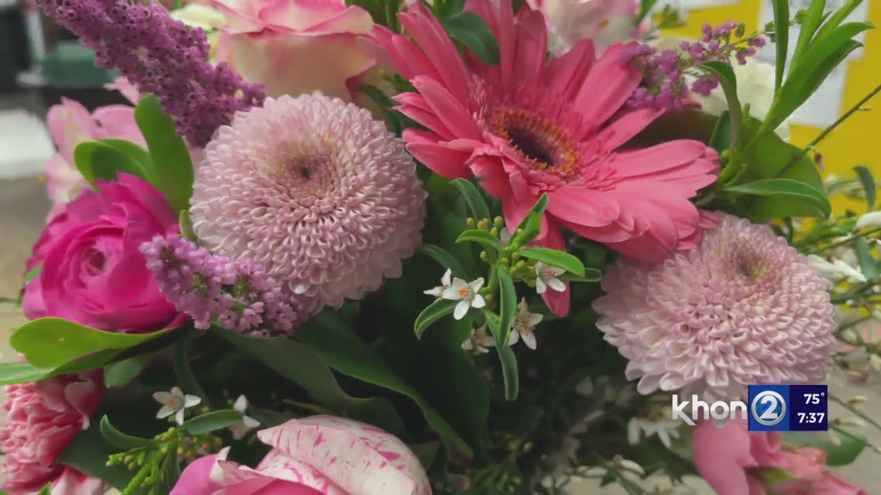 3 generations work together to run long-time flower shop
