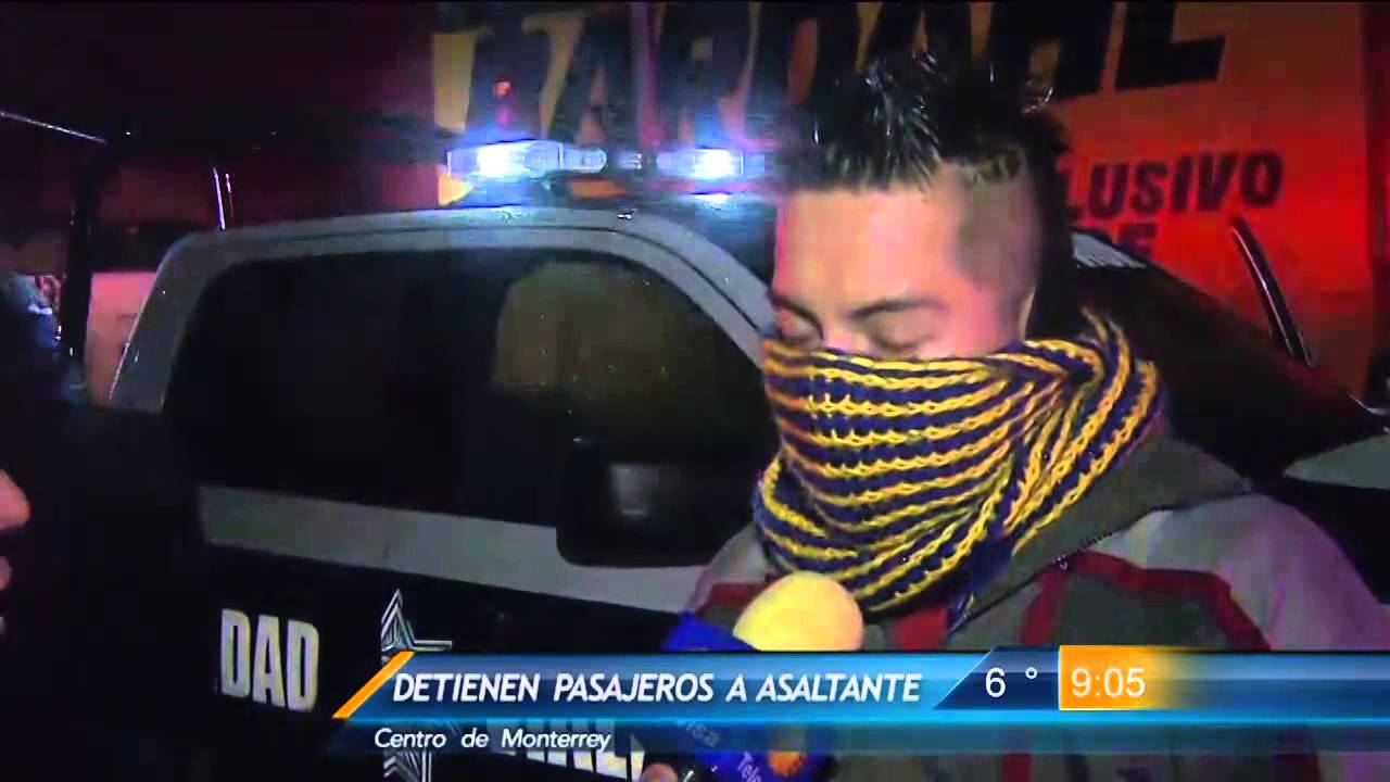 Las Noticias - Pasajeros detienen a asaltante en el Centro de Monterrey
