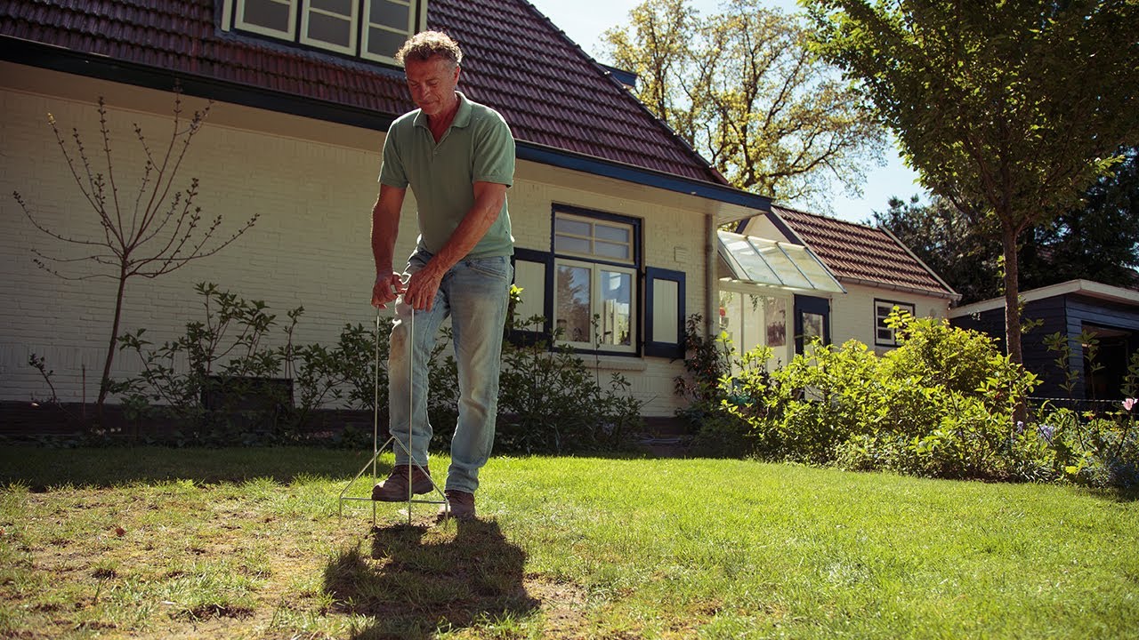 De Gazonprikker van Talen Tools &ndash; Geef je gras meer lucht & leven!