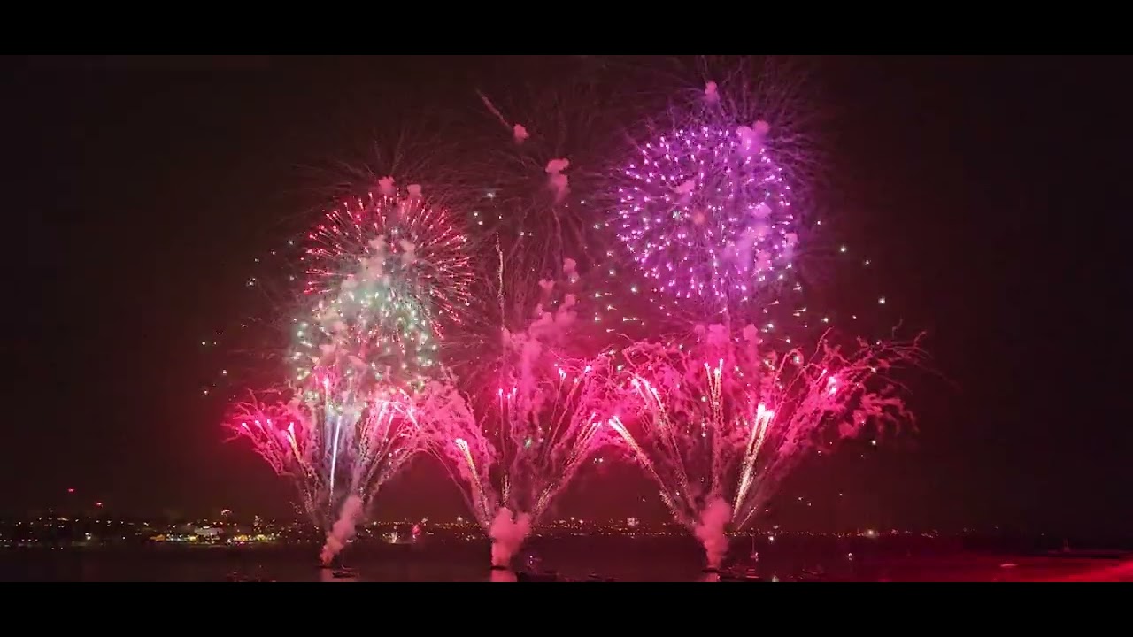 Melhor passagem de ano 2023-2024 em Cascais! Espetáculo de drónes e fogo!!