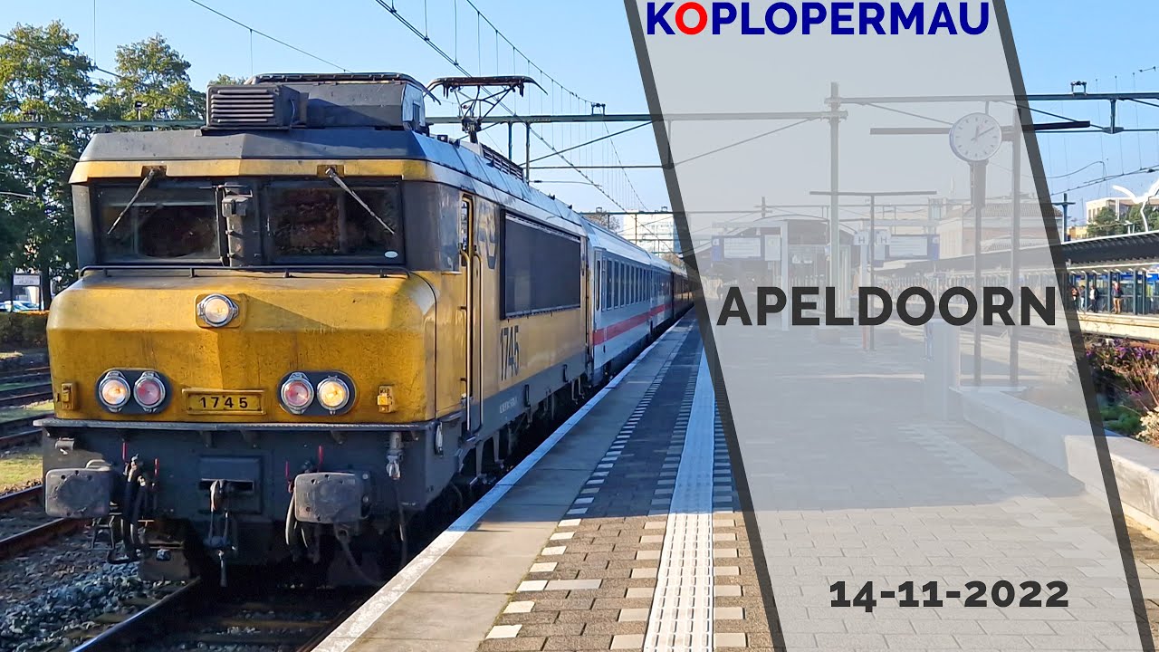 Treinen op station Apeldoorn - 14 november 2022