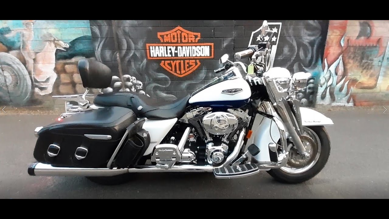 2007 White & Blue Harley-Davidson FLHRC Road King Classic 1584cc
