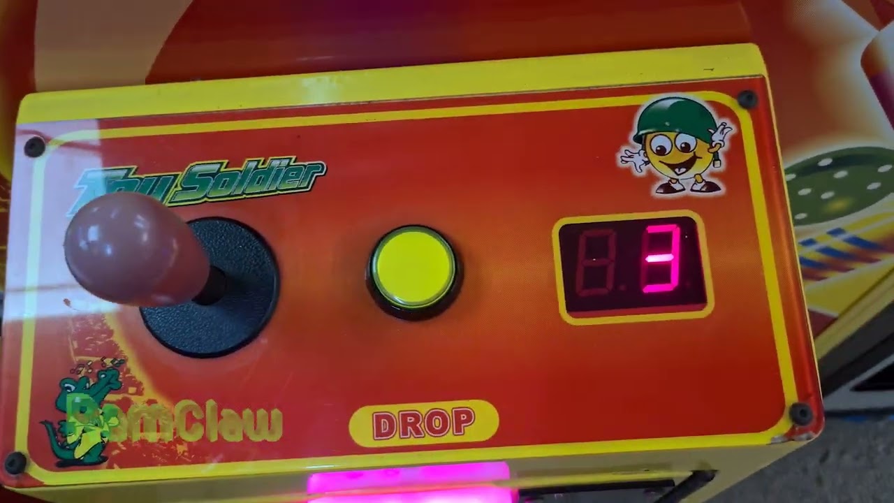 Toy Soldier Amusement Crane Claw Machine by WMH/Paokai