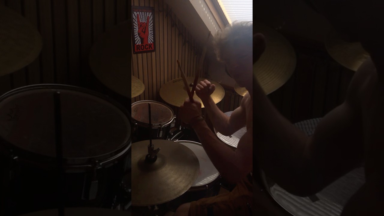 That&rsquo;s Cold 🥶 #drummer #drummerlife #remodrumheads #evansdrumheads #zildjian #viral #shorts