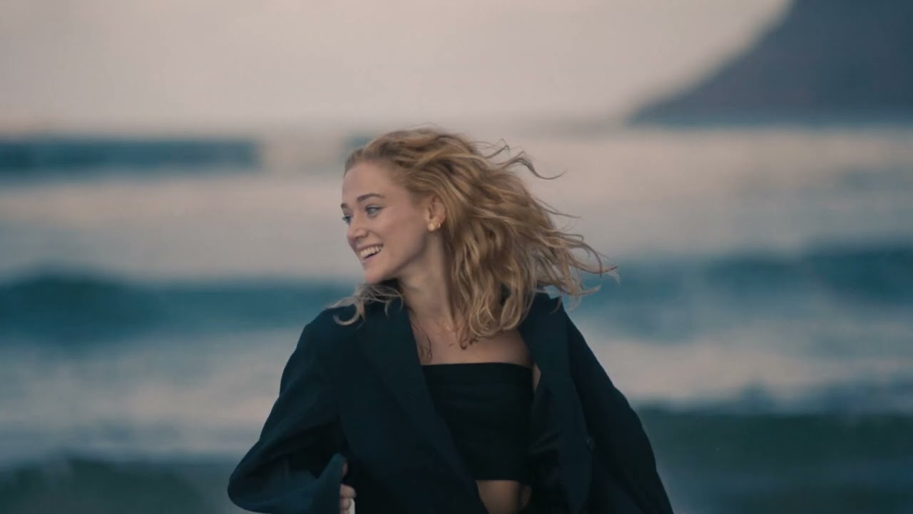 EMMA DROBNÁ - Vo vlnách (Official Video)