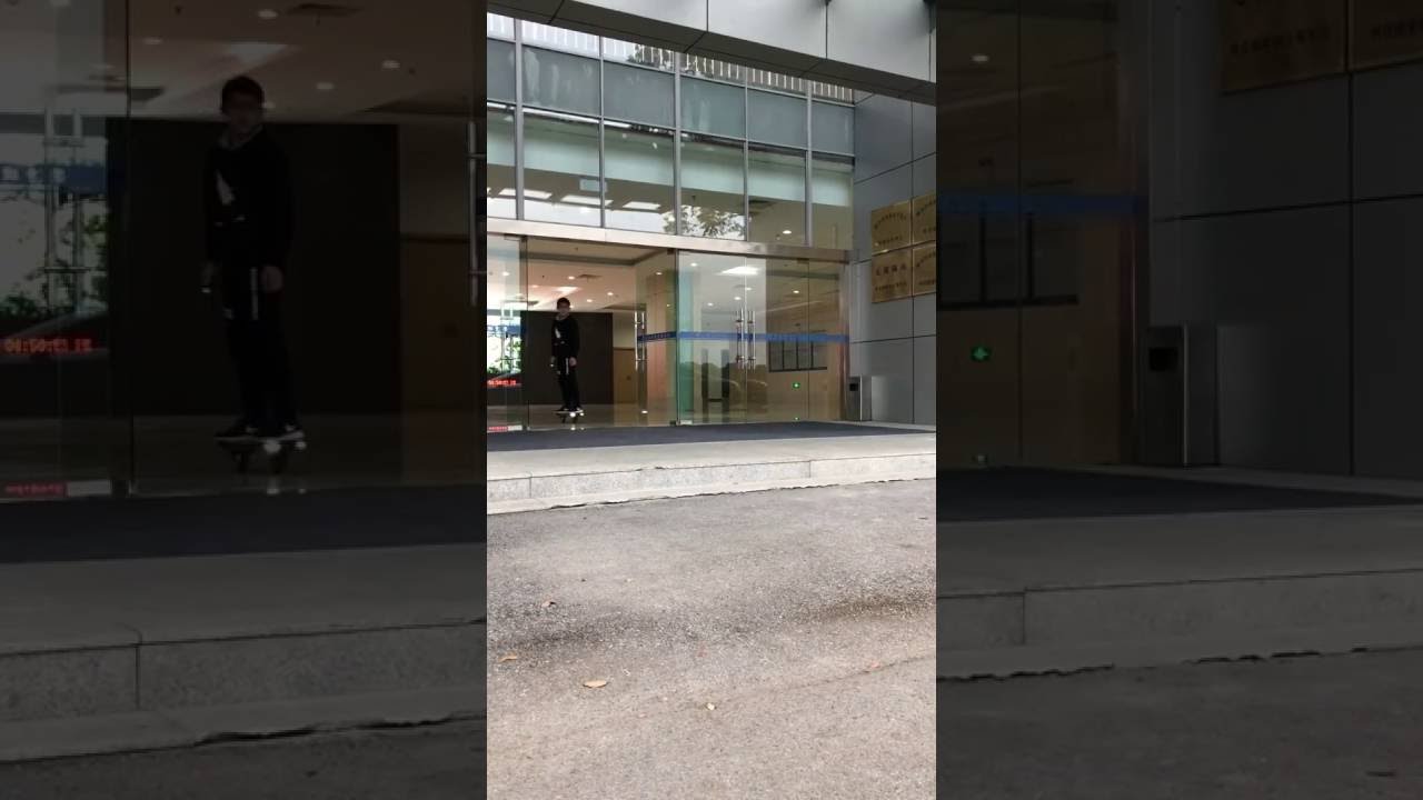 Yiiboard, the first 2 wheel electric skateboard.