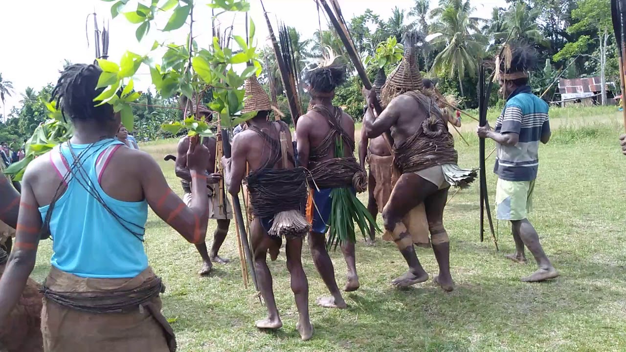 Dansa adat masyarakat Mamberamo Raya (kampung Sukari)
