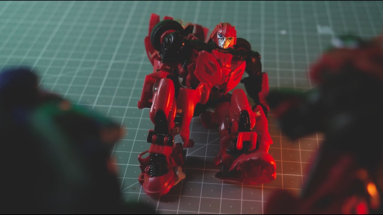 Стоп-кадр сцены смерти Cliffjumper | Трансформеры Бамблби