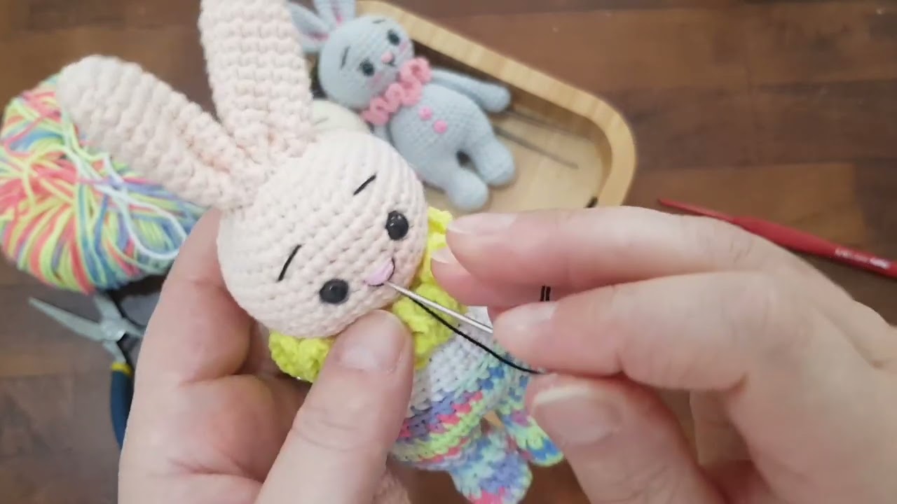 تطريز الملامح  وعمل اللمسات الاخيرة للدمى #amigurumi