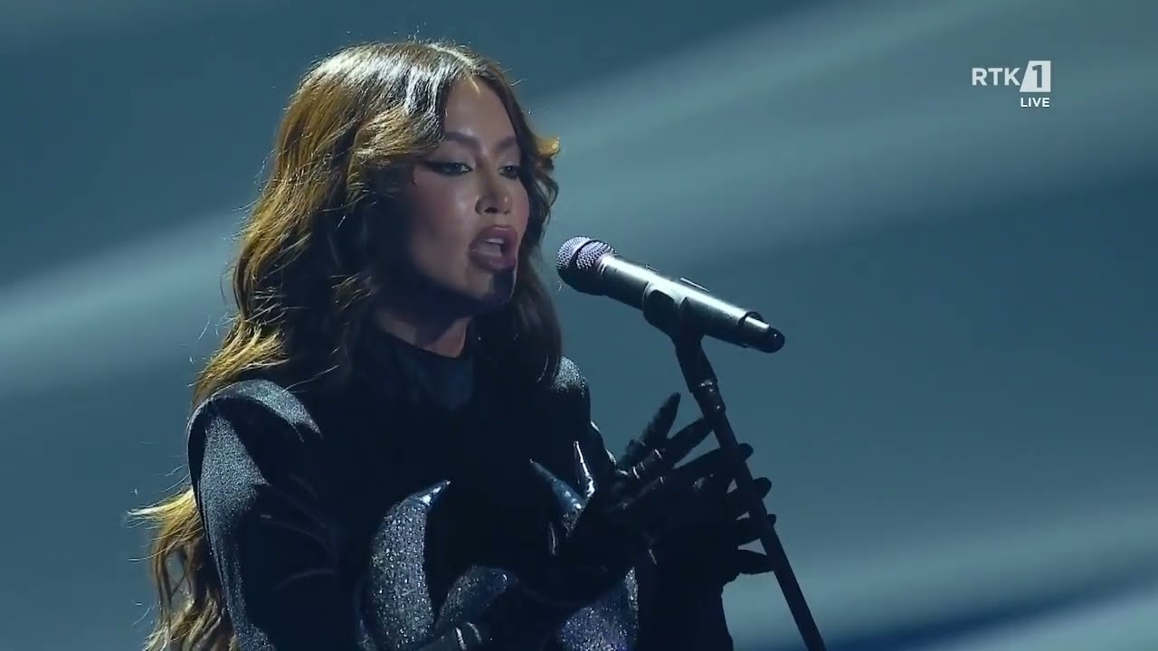 Dafina Zeqiri performon në Festivalin e Këngës me këngën 