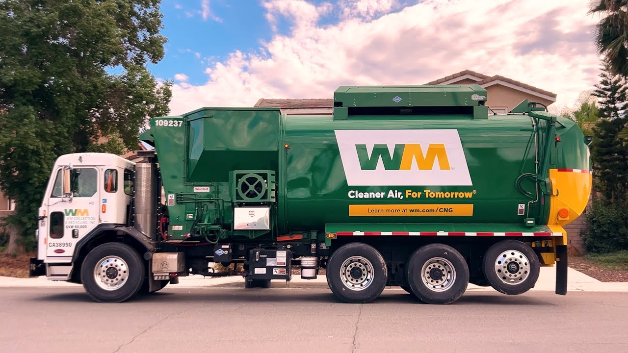 WM Peterbilt 520 Amrep on Trash (109237)