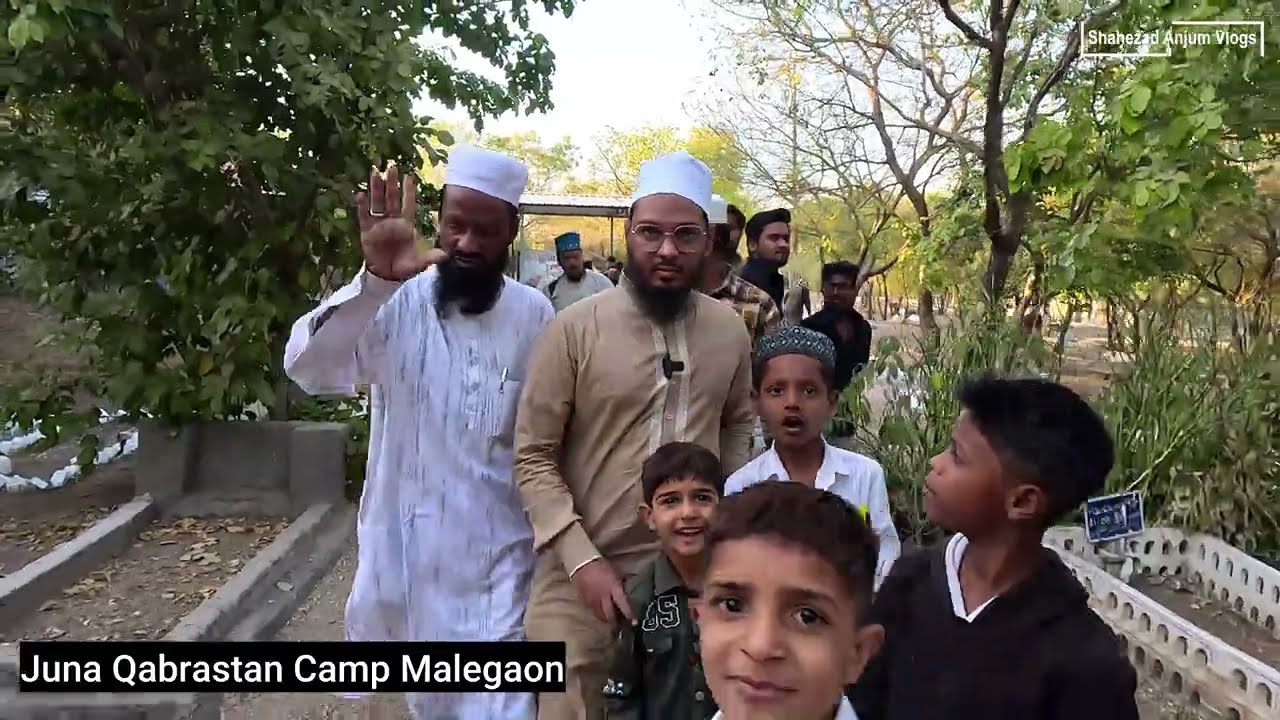 Shabe Barat Malegaon Qabrastan Vlog | Why do Muslims Visit Graveyards on this Night?