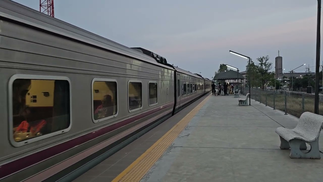 รถด่วนพิเศษทักษิณารัถย์ 31 จอดบ้านโป่ง Thaksinarath Special Express 31 Krungthep Apiwat - Hat Yai