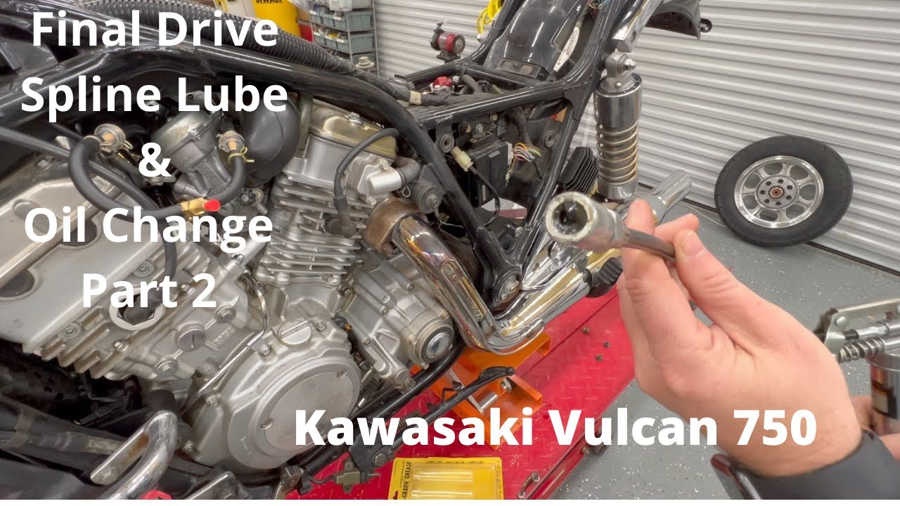 How to lube the splines and change the oil in a motorcycle final drive Kawasaki Vulcan 750 Pt2