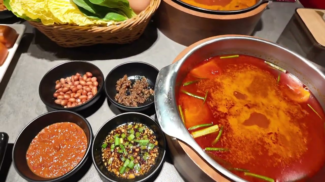 ‼️GIVEAWAY ALERT 🚨‼️If you can't Decide what to eat just head down to @wangluhotpot ! And if you are