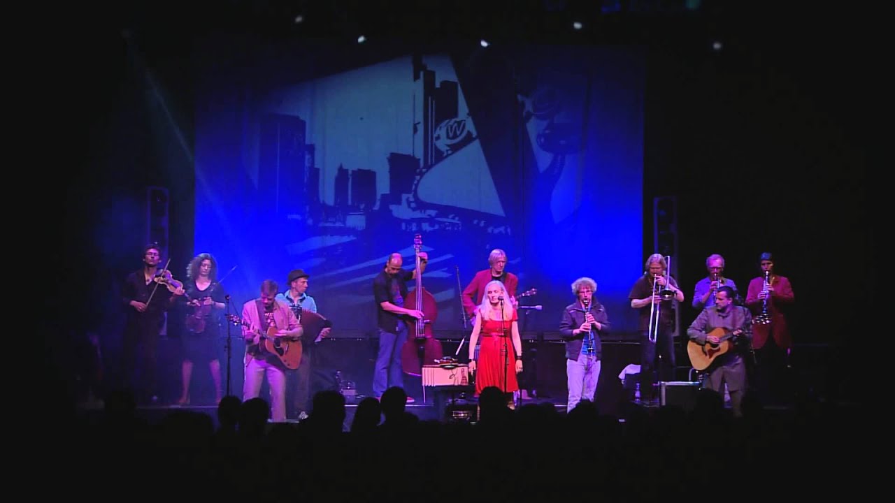 17 HIPPIES LIVE 2011 