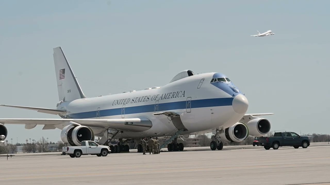 Boeing E-4 Advanced Airborne Command Post (AACP) - [Boeing 747-200B]