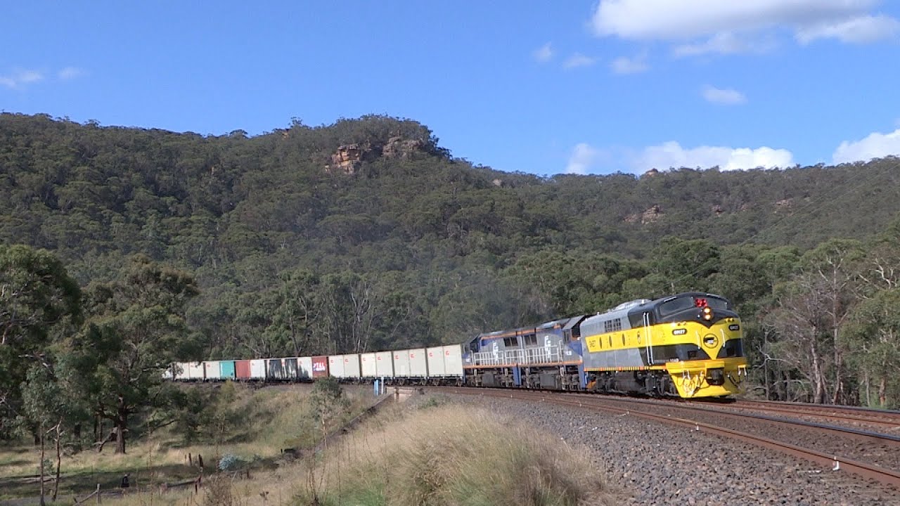 Streamliner diesel locomotive GM27  working with VL356 & VL357 - PN 81s - West  - February 2016