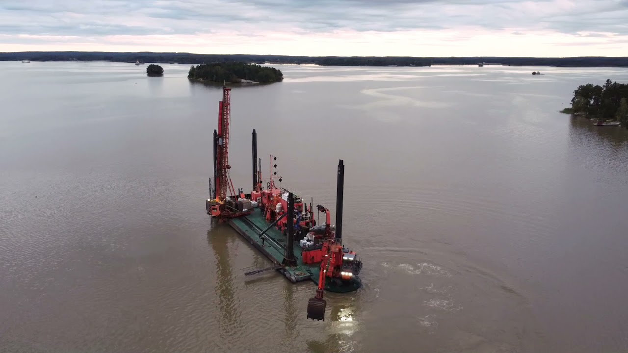 Dredger Boulder is showing its stuff.