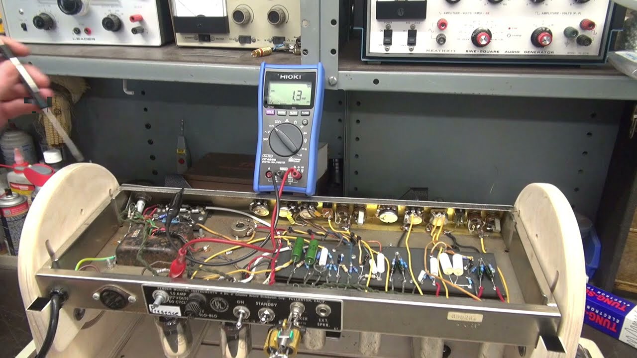 D-Lab Repairs Fender Bassman tube guitar amp using MojoTone amplifier chassis stand Great combo