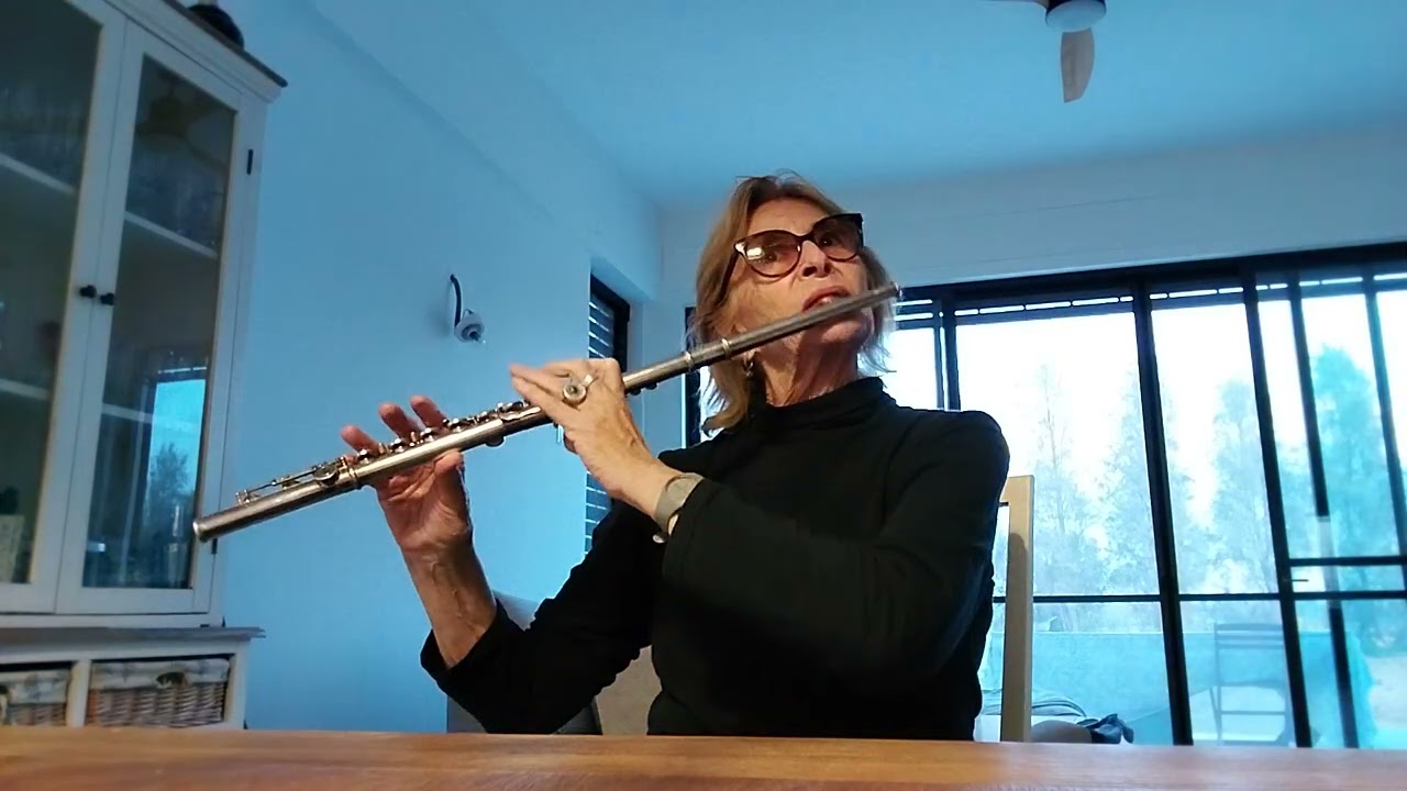 Todas las voces todas  play the music  in my flute