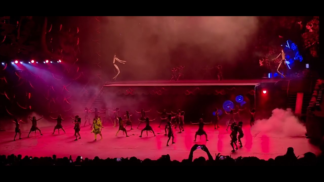 Incredible Live Show in Shenzhen, China | Futuristic Dance Performance