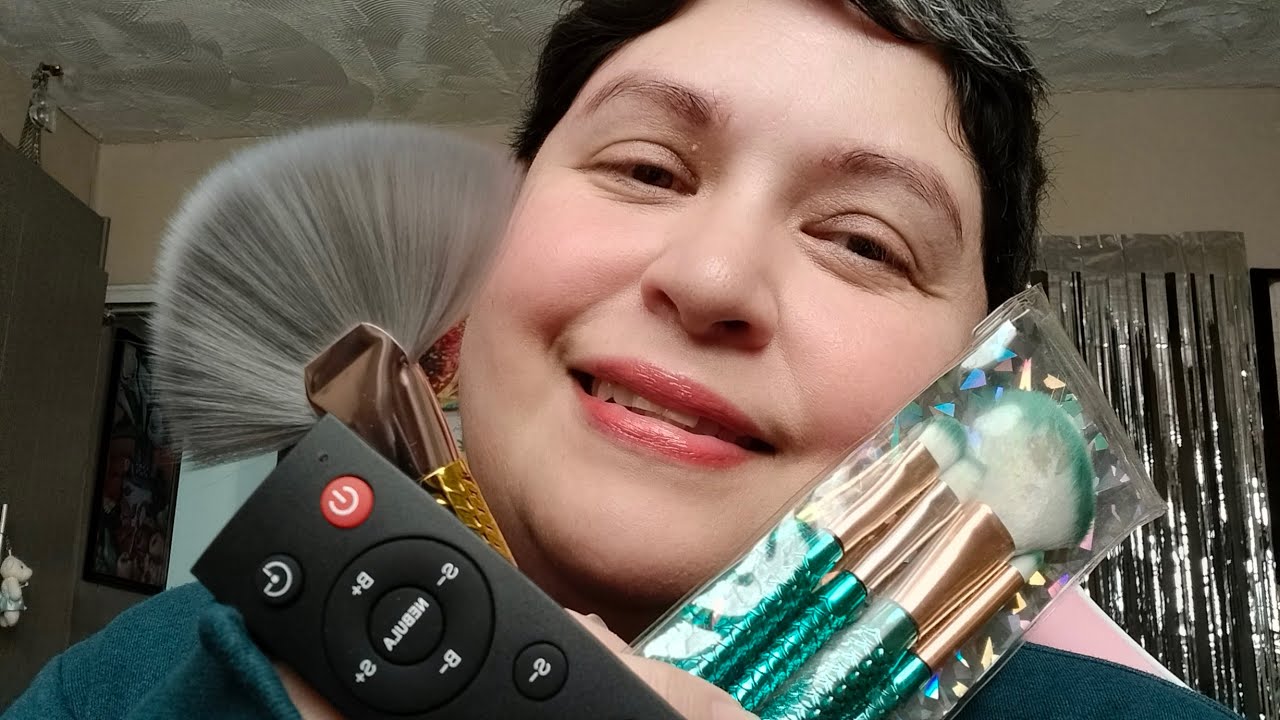ASMR Saludos, chicle, tapping y plática 🤗💕💕 