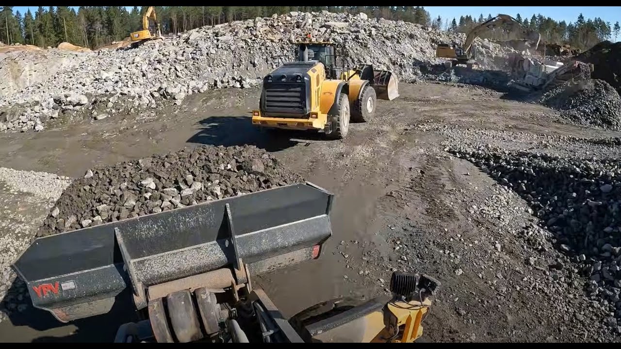 A day at work Volvo L180H wheel loaders