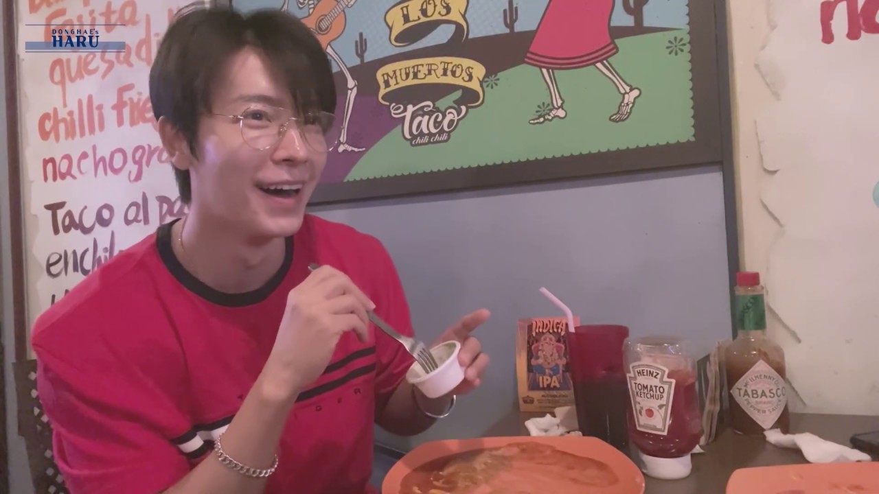 Donghae’s HARU lunch time with Taco 점심으로 타코 먹기